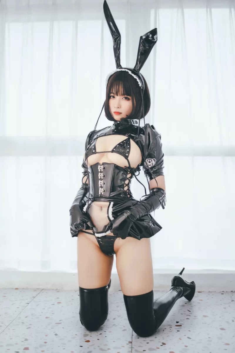 国产coser 轩萧学姐 兔女郎女仆 [52P1V-517MB]【52P1V+517M】