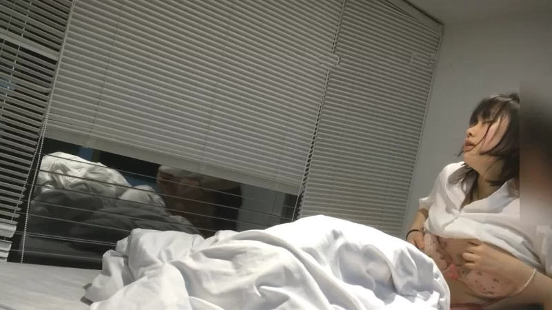 女大学生 00后学生骚妹被大神爆操❤️呻吟声堪称一流爽到翻白眼【1V+2.45G】