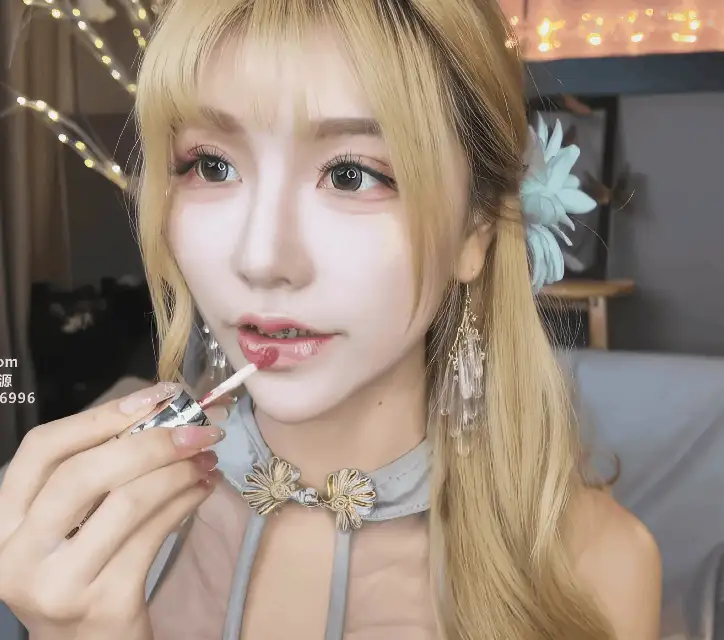 自拍 [高清修复]KIKI金发黑丝鲍浆自插【1v+4G】