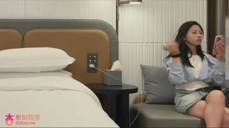 自拍 探花王安全约炮刚下海的妹子口活生疏下面非常紧后入屁【1V+404MB】