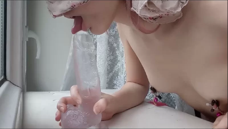 合法萝莉 贫乳骚妹妹 闺房窗边自慰 超大号假阳具抽插自己的白虎嫩逼【1+550M】
