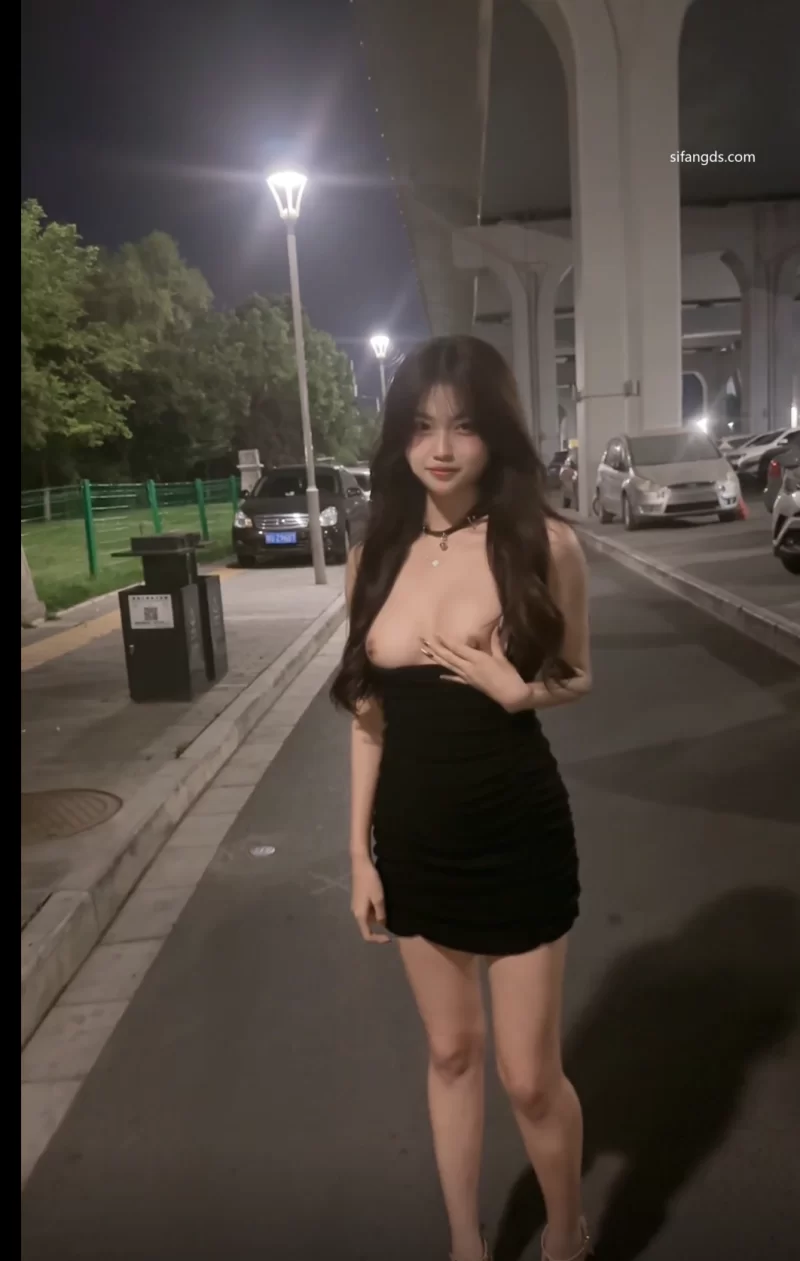 合法萝莉 大奶萌妹乐乐深夜街头露出2部双峰坚挺，环卫大爷看直了【2v+3.6g】