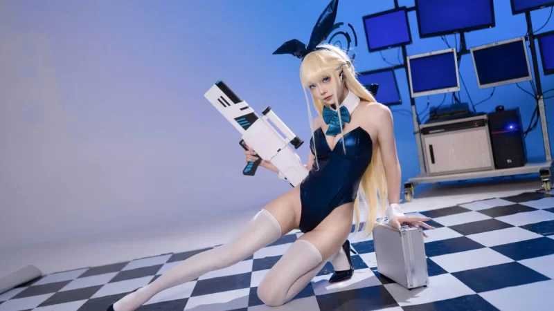 国产coser 艾西Aiwest - 小时兔女郎【34P+393M】