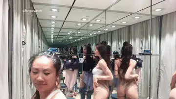 自拍 [极品泄密]身材超正混血女神和闺蜜试衣间换衣流出【1v+2.26G】