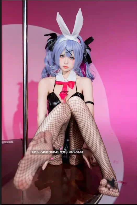 国产coser coser@九柒喵 - 初音兔子洞-[26P520MB]【1+520m】