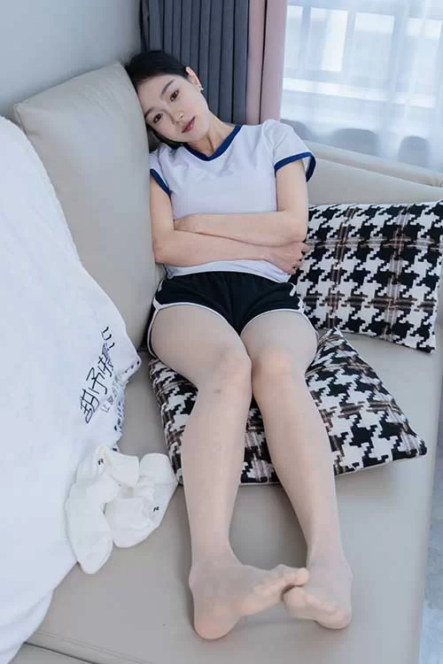 美腿/足控 甜予摄影-咻咻-板鞋、热裤白棉袜肉丝【130p1v+1.7G】