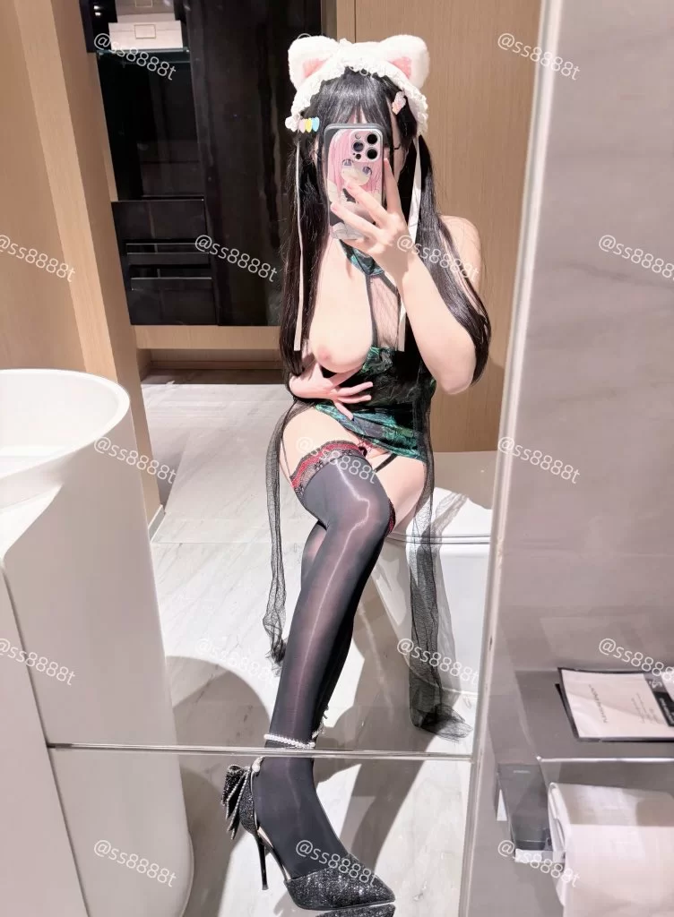 合法萝莉 极品颜值小仙女『武汉kk(兔三岁 ss8888t)』被叔叔骗到酒店【66v+2.47g】