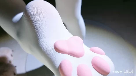 ASMR ASMR_Aki秋水_R_E_STUDIO_孔雀鱼全程I猫爪袜吃我一脚！【1v+496m】