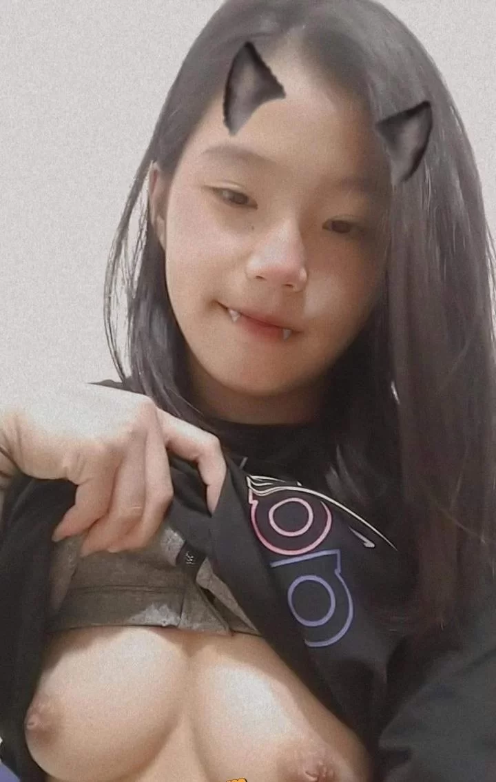 自拍 大三妹子 开房私密视频遭男友曝光 露脸吞精 看似清纯乖巧 床上竟然如此风骚【1+70m】