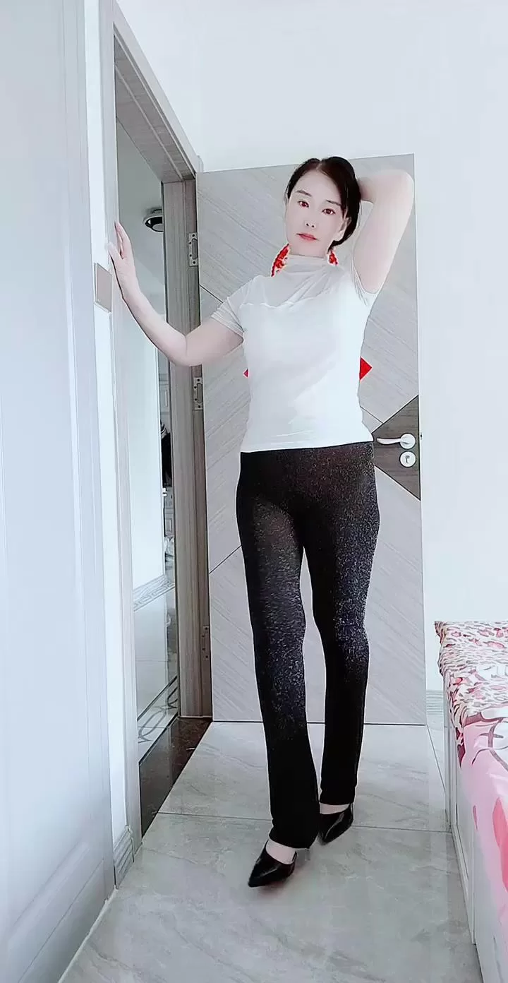 美女御姐 [快手福利]苗条气质熟女[水蜜桃花姐]1V1身材展示【4V+228MB】