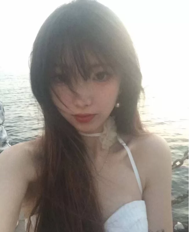 福利姬 [原档泄密]极品女大学生校花，第一视角性爱，很有代【1+90M】