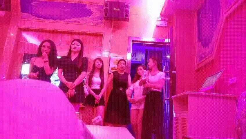 自拍 [歌厅探花]全网独家商K淫乱群P，学生妹，兼职御姐白领【137V+81G】