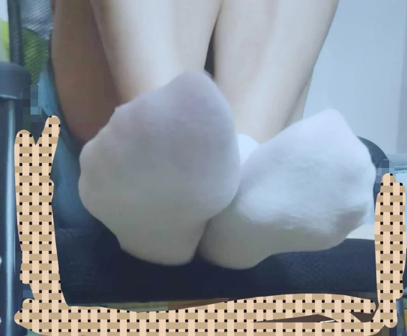 绿帽绿奴 房东的寝取游戏 1-23 未完 作者：Jackyfun【+665KB】