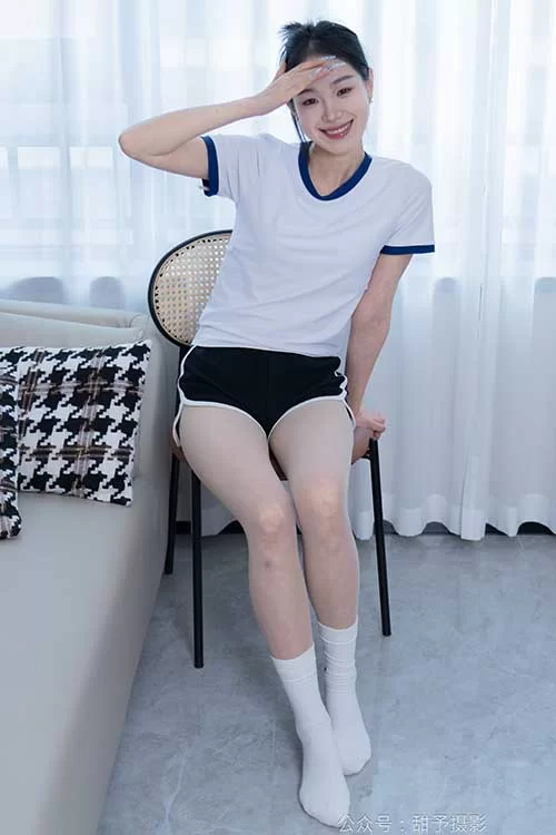 美腿/足控 甜予摄影-咻咻-板鞋、热裤白棉袜肉丝【130p1v+1.7G】