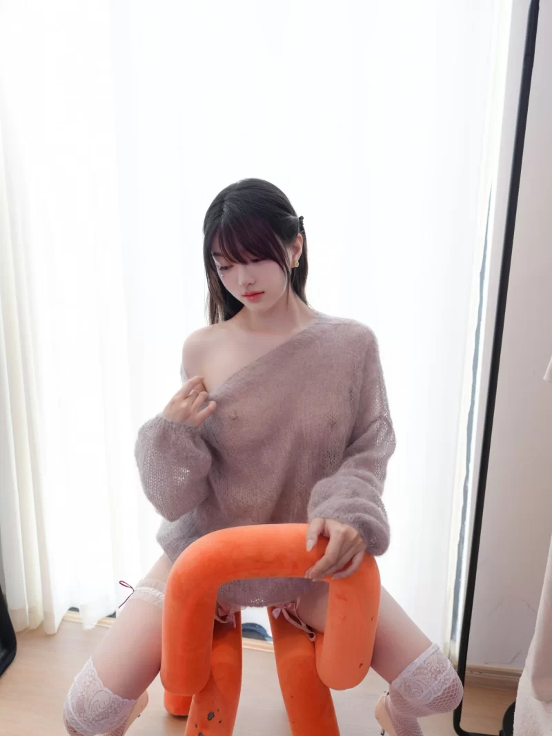 国产模特 白露lulu - 内购无水印 灰色毛衣【72P+1.41G】