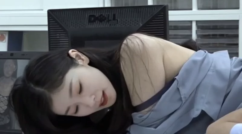 美女御姐 AI-宋轶-只要掌握漂亮女同事的把柄就可以对她为所欲为【1V+163.56M】