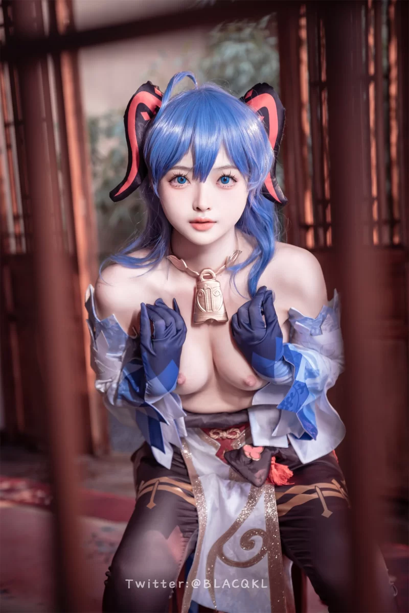 Cosplay 00后萌新美少女白虎嫩逼太干净·@BLOCQKL·大尺度COS甘雨视图~【90P+998MB】