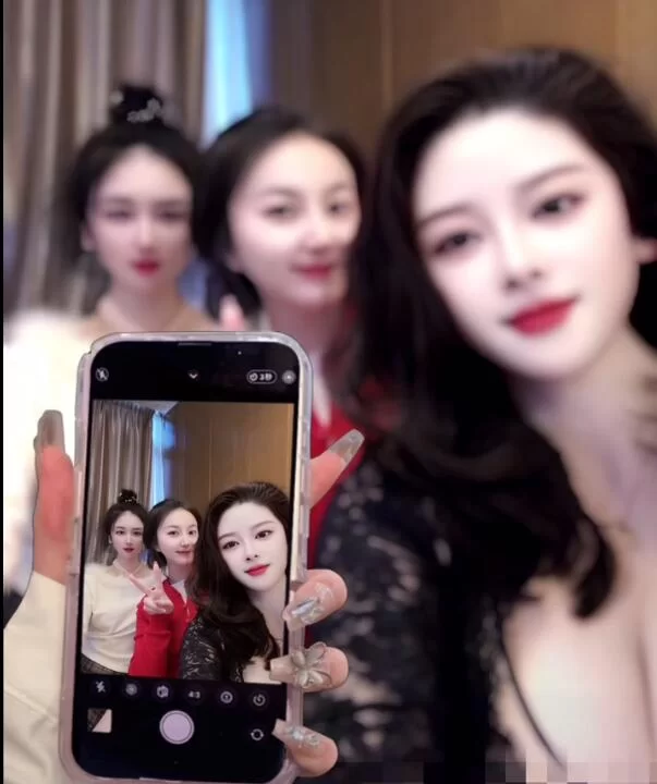 乱伦 吐血推荐！母女双飞四飞，丰满韵味老妈带着两个漂亮女儿【1v+207M】