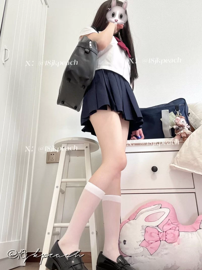 合法萝莉 一颗甜桃(仙仙桃)18jkpeach – [1314门槛] 潮吹萝莉 [红色jk潮【70P/1V+1.10G】