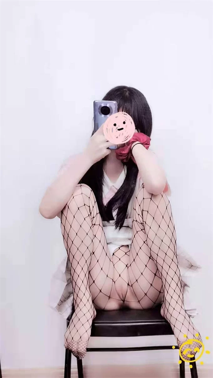 合集 沫直(沫沫酱) – 白虎一线天萝莉 18G福利合集【104P18V+18.18G】