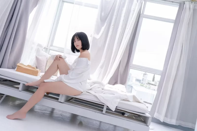 日韩coser Messie Huang Boyfriend's shirt [26P-60MB]【26P+60M】