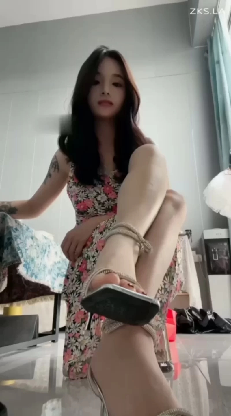 美腿/足控 香芋朱朱 - 你爱的闪亮高跟腋下闻味【1V+1.86GB】