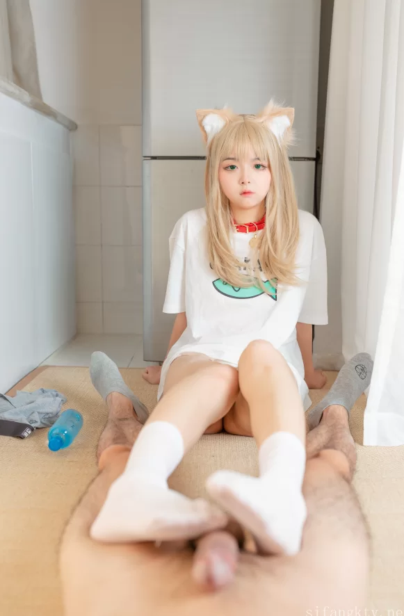 美腿/足控 素人渔夫万元私定[林书辞黄豆粉]萝莉可爱风白嫩三点【1v,90p+3.80G】