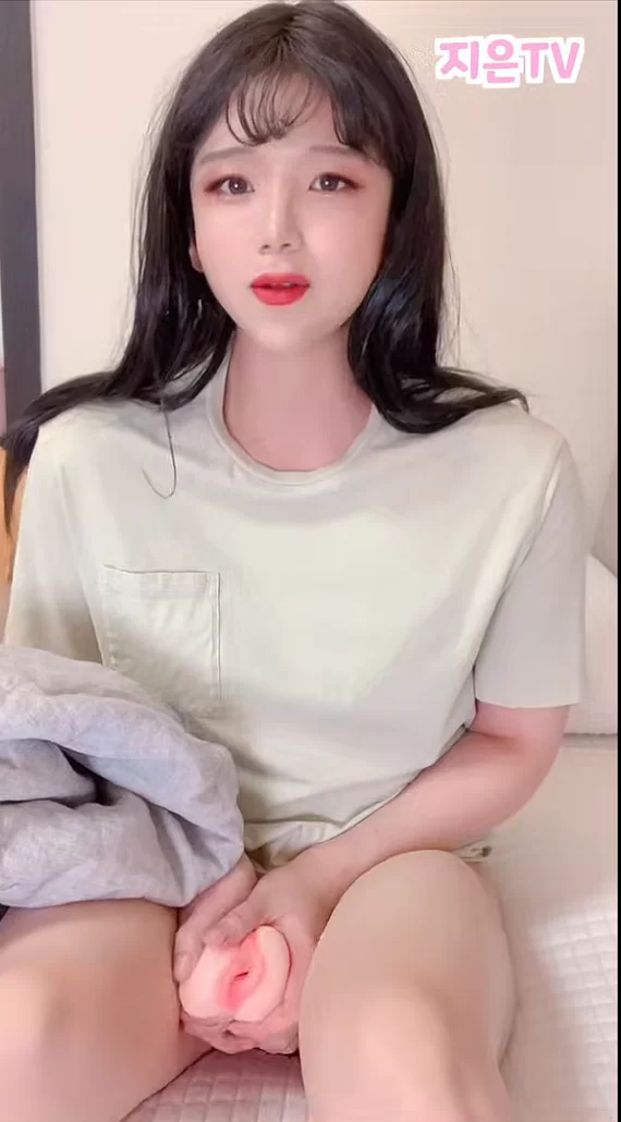 高颜值 韩国超火网红福利小屌自慰~爆菊打飞机，各种制服撸管射精【1V+700M】