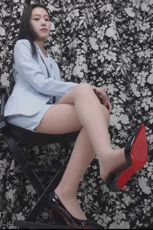 美腿/足控 Dayue-制服OL肉丝展示她的39码脚丫[1V-0.9G百度网盘]【1V+0.9g】