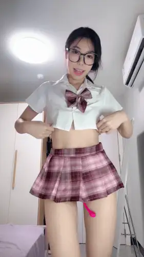合集 [湿湿、]P15 长腿骚母狗紧身裤连体油亮黑丝道具骑乘6-7月【16v+16G】