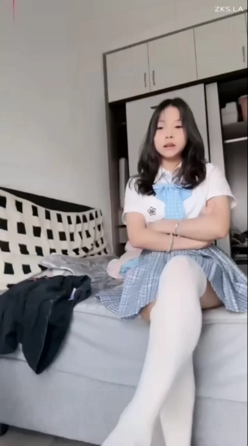 美腿/足控 JK 白过膝袜 小皮鞋 调教 足交 倒计时[1V-1.27GB][百度盘]【1V+1.27GB】