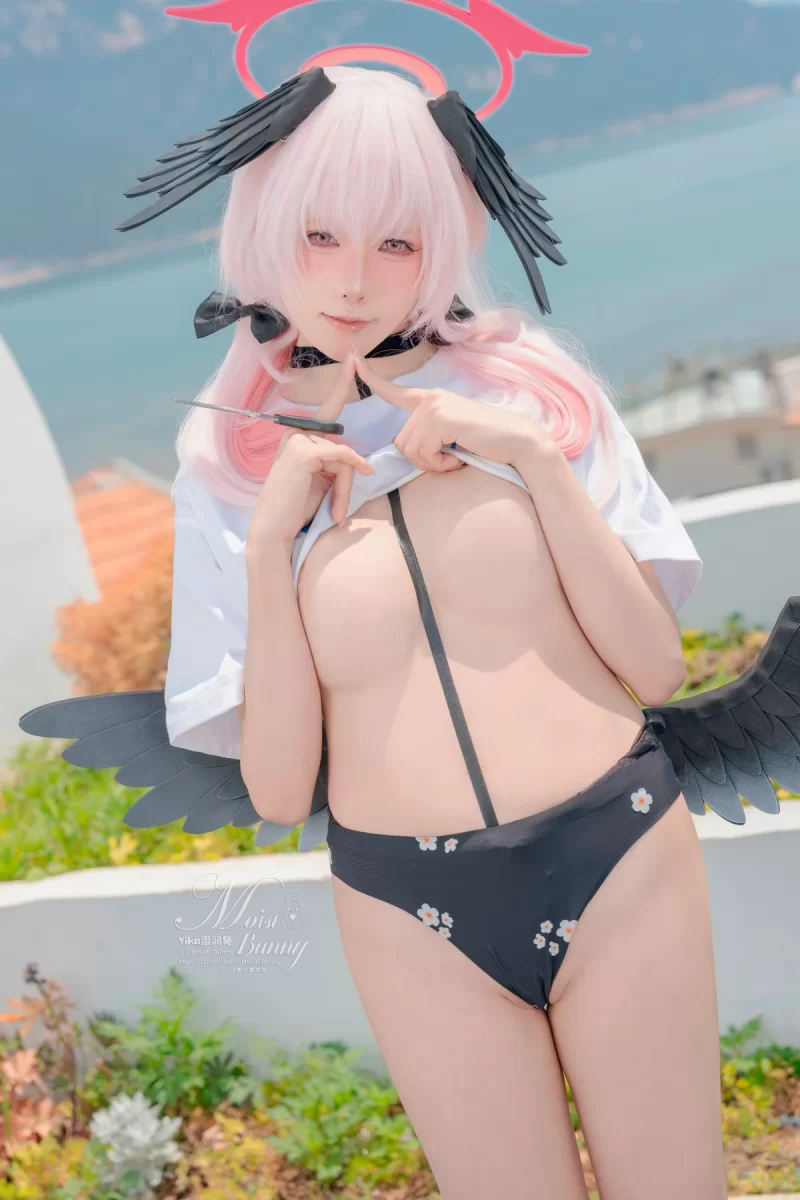 福利姬 Yiko湿润兔 NO.239 25.08月作品 『下江小春 泳装』Honey【95P2V+2.4GB】