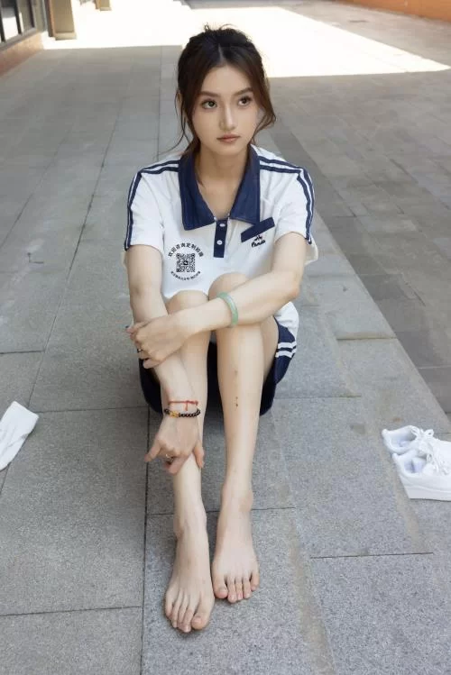 美腿/足控 她们印象-南希-校服短裤棉袜裸足[155P1V1.2G百度网盘]【155p1v+1.2G】