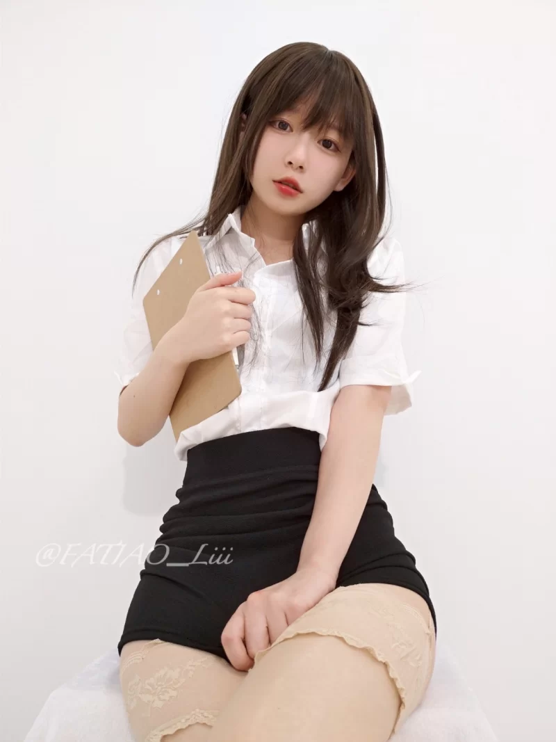 国产模特 一币白嫖，发条少女113套44g合集，禁止在线解压【npnv+44g】