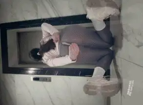 福利姬 小怡奈奈 – 新作 [300门槛] 13分钟 开档瑜伽裤楼梯口露出【18P3V+756MB】