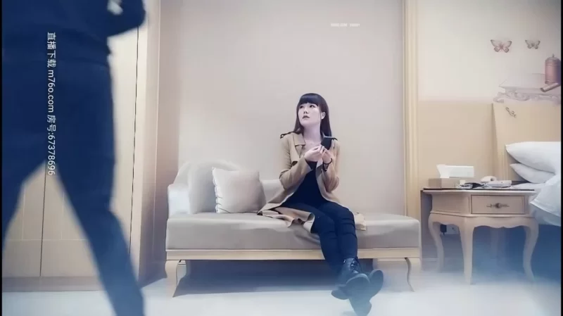 福利姬 清纯苗条外围美女，红裤衩老黄火力全开，抠舔狂干激情四射，进门到离开【1v+357m】