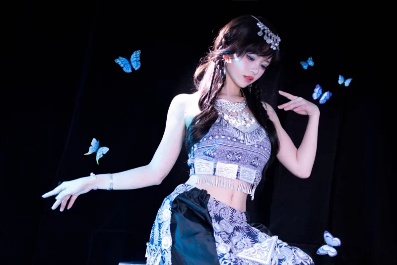 国产coser 星黛鹿鹿 苗疆蓝蝶 [52P-708MB]【52P+708M】