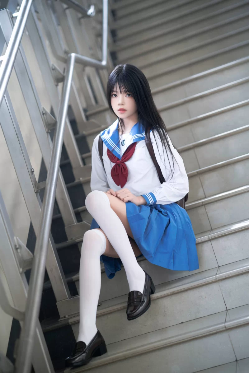 高颜值美女 桜桃喵 - 地铁JK【33P+527M】