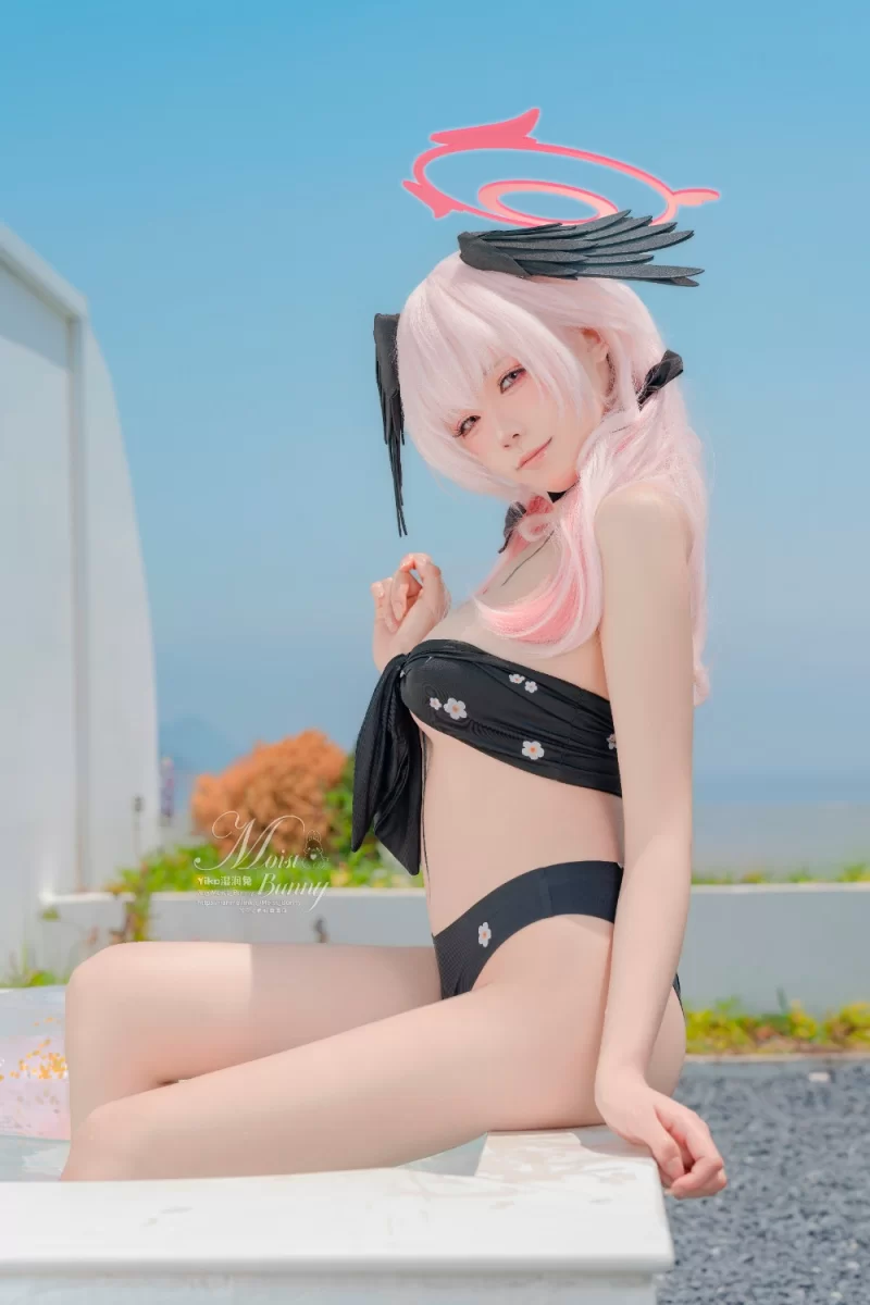 国产coser Yiko湿润兔  『下江小春 泳装』【95p2v+2.5G】