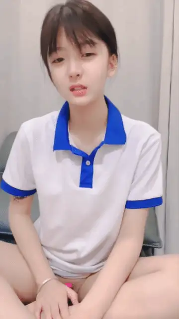 自拍 清纯的短发女神终于搞双飞群P，三女三男，18岁偶像级别【1v+973M】