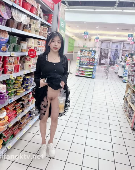 女大学生 李婷 - 母狗反差婊 当街被扇脸、露出、喝尿、舔脚、打乳钉【15V15P+610M】
