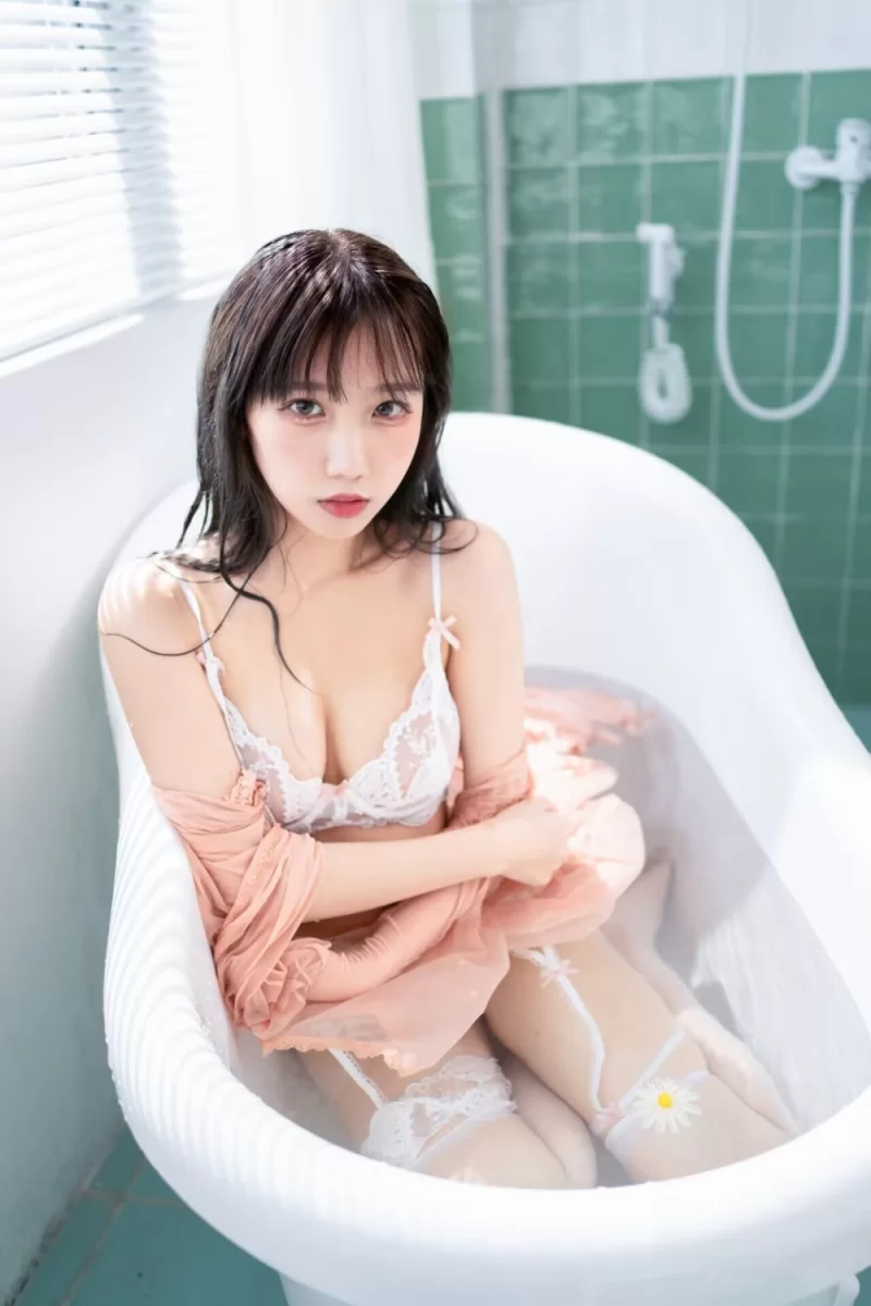 国产coser 果咩酱w  浴缸 [25P-493MB]【25P+493M】