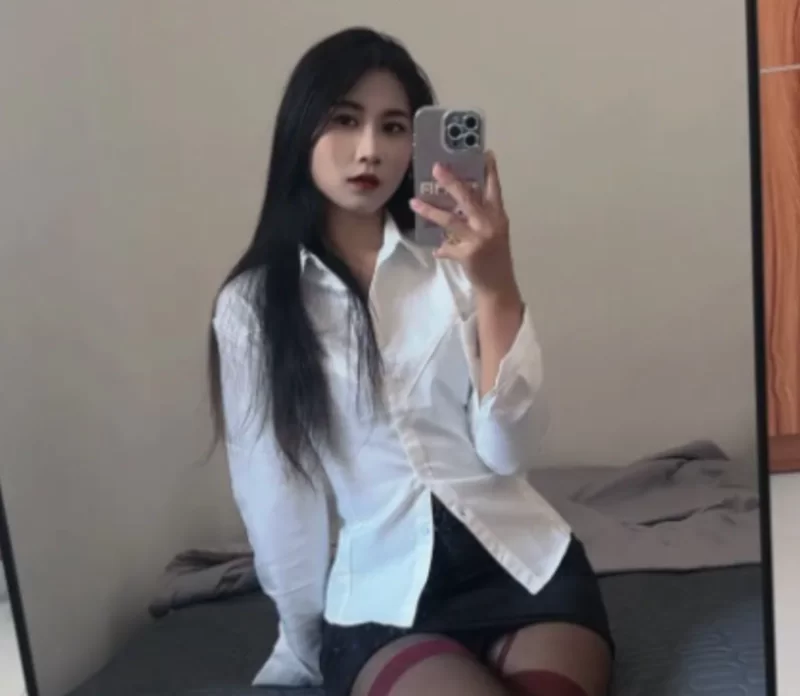 美女御姐 Fansly极品御姐 andmlove 黑丝高跟女仆装 踩踏调教【1+30M】