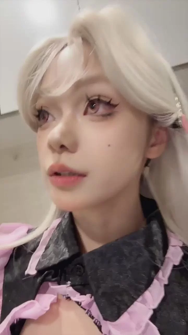 合法萝莉 高颜值纯欲少女黑白双丝女仆装直播道具自慰大秀，粉嫩【1+2G】