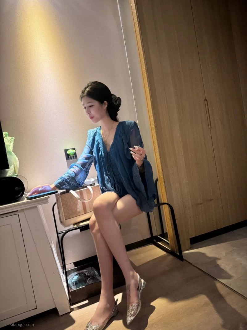 自拍 云盘高质露脸泄密，满分颜值顶级身材，刺青白富美【6V173P+1.32G】
