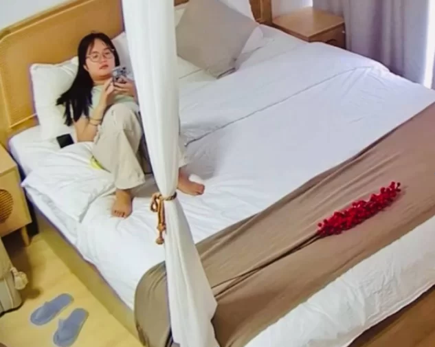 各种门 抖音阜阳网红 赵小娜 翻车 呆萌眼镜妹与猛男酒店开房约炮【1+300M】