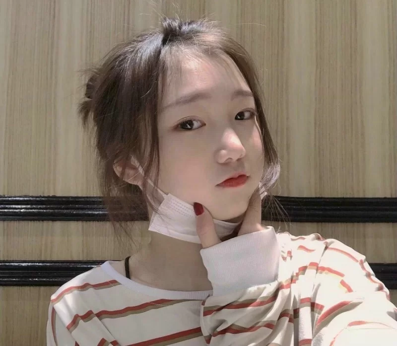合法萝莉 玩吃鸡认识的小妹妹聊了半年多❤️总算答应脱衣服给我看【1V+32M】
