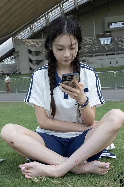 美腿/足控 她们印象-小鸣-户外短裤棉袜裸足[163P1V-1.4G百度网盘]【163p1v+1.4G】