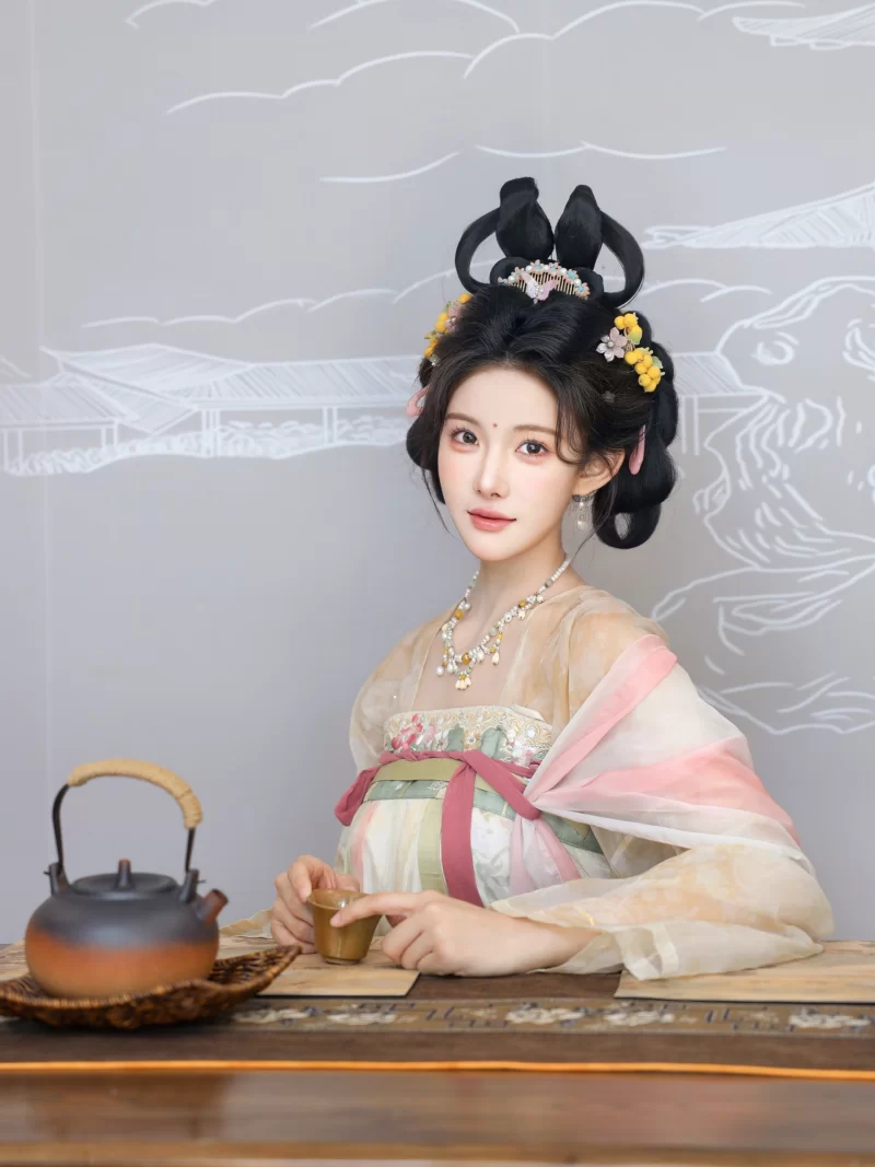 国产模特 [原版无水印首发]秀人网 梨霜儿 超美《唐装》大尺度【112P+2.1G】