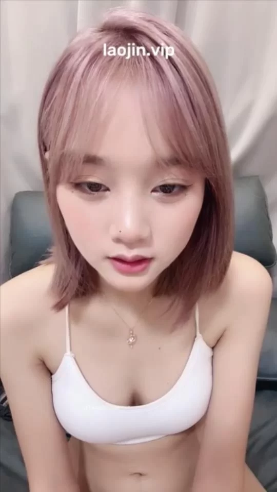 福利姬 校园学妹被3P，[小美]，三点粉嫩，喜欢被男友插入的感觉【1+1.2G】